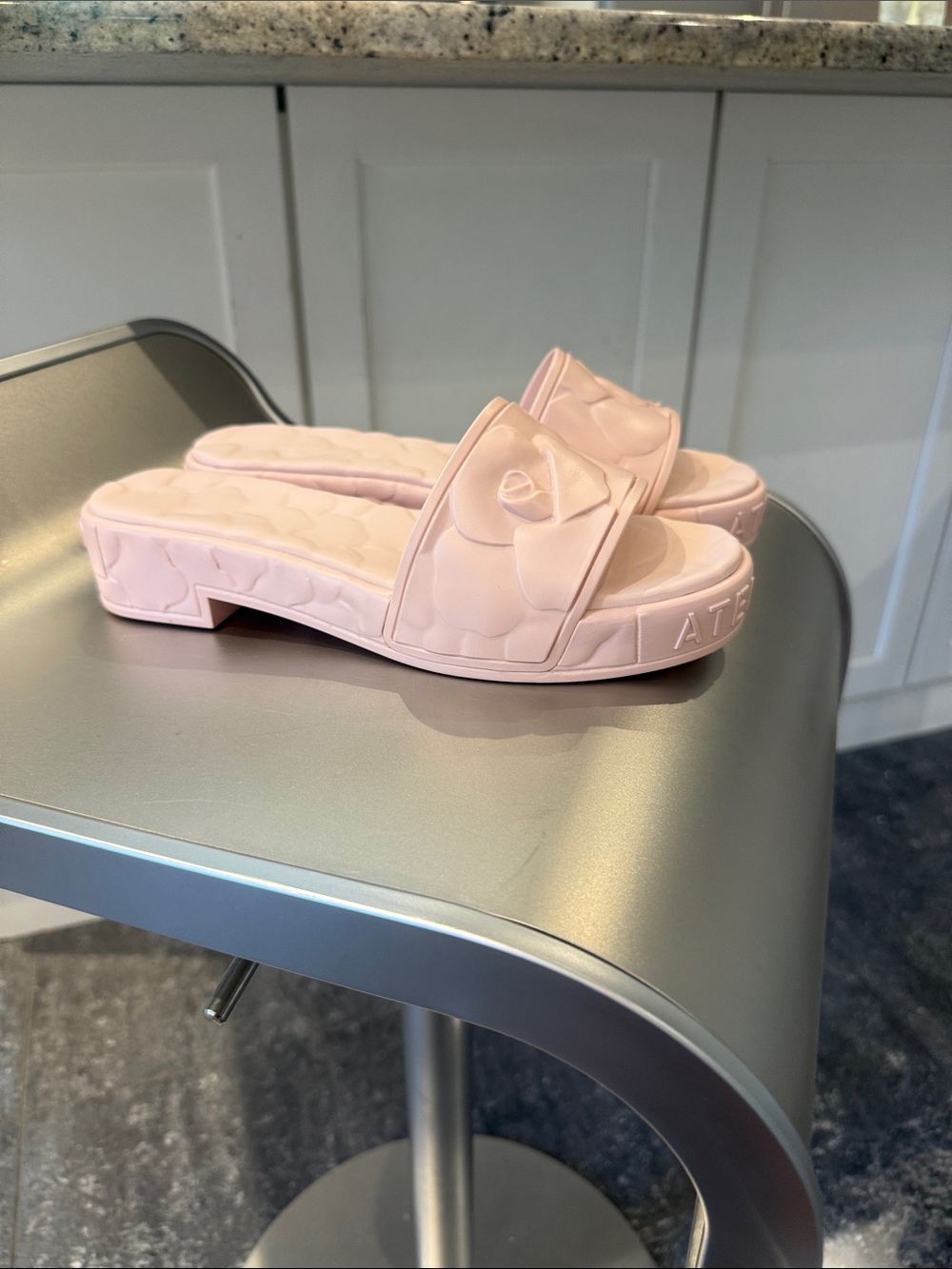 Valentino Garavani Atelier rose  Pale Pink rubber Slide Sandals